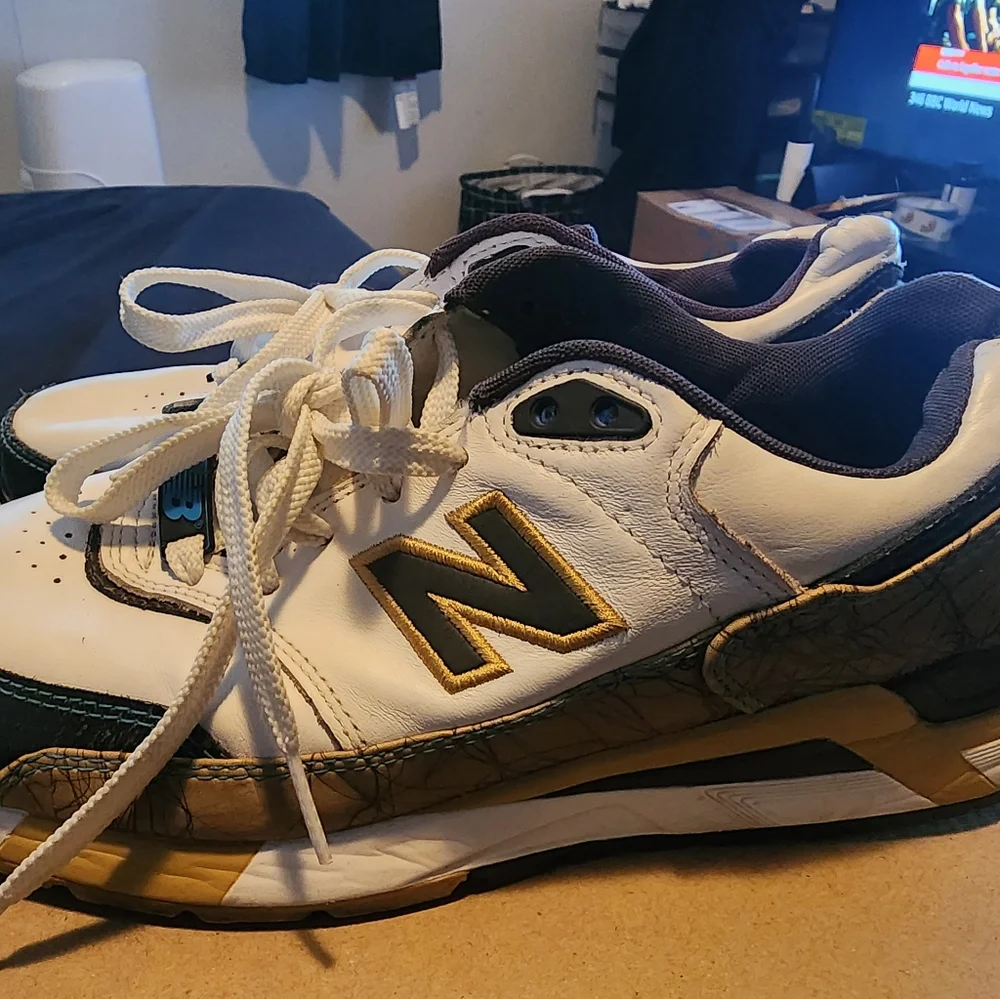 New Balance - Picture 2 of 2